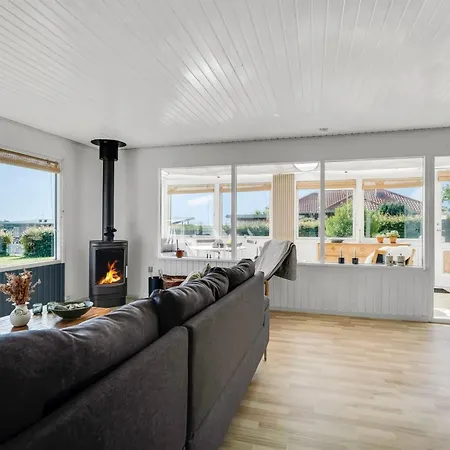 Hjalma - 250m To The Fjord By Interhome *